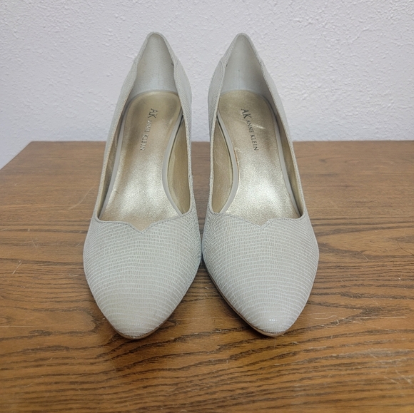#16 Anne Klein AK Cream-Colored Round-Toed Pump 8.5M - Picture 3 of 13